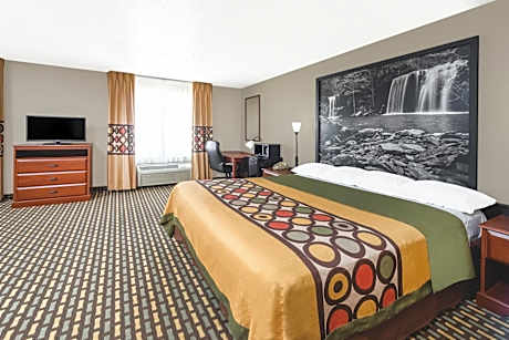 Deluxe King Suite - Non-Smoking
