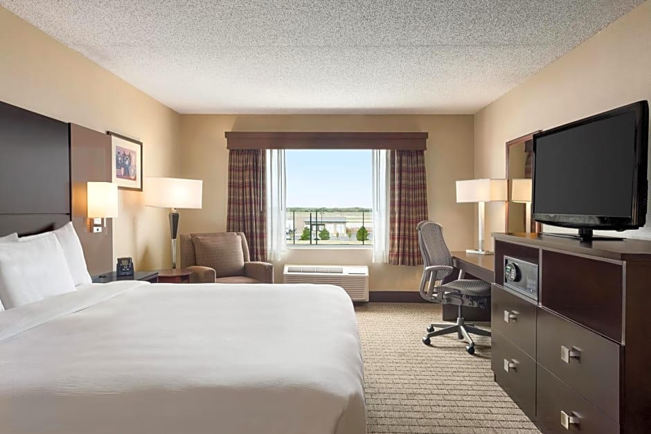 DoubleTree by Hilton Wichita Airport