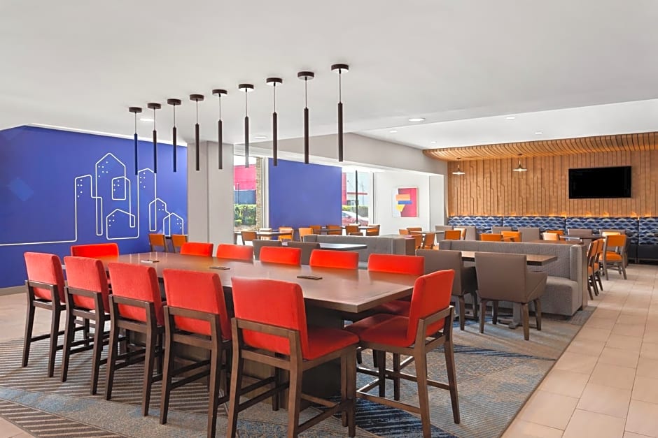 Holiday Inn Express Atlanta Airport - North by IHG