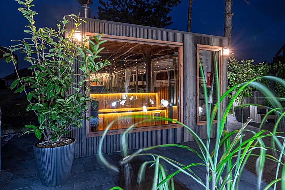 Old Tree Village & Restaurant