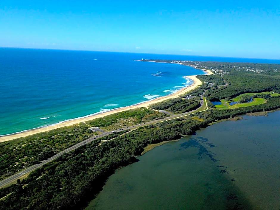 Hibiscus Lakeside Motel