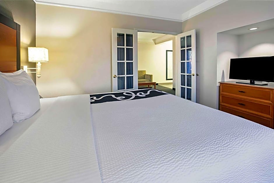 La Quinta Inn & Suites by Wyndham Dallas Arlington South