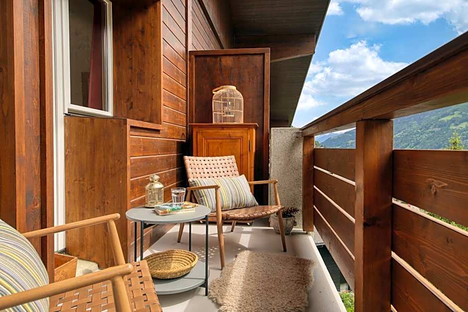 Ravines 50, Soulful Escape With Mountain Views