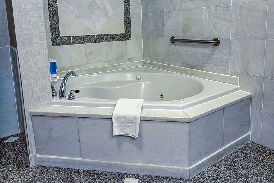 DRURY INN & SUITES INDIANAPOLIS NORTHEAST