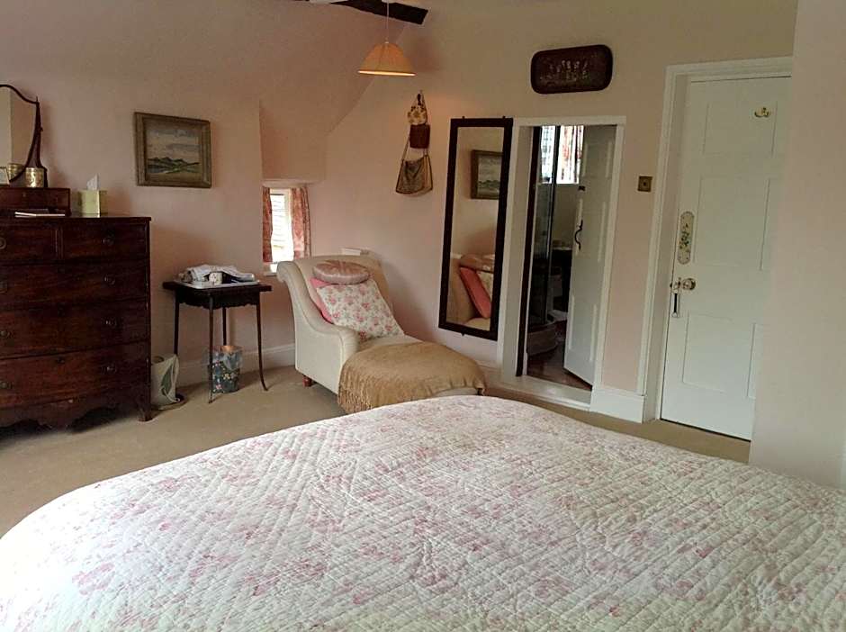 Photo 1 of 5 of Deluxe 1 King Bed