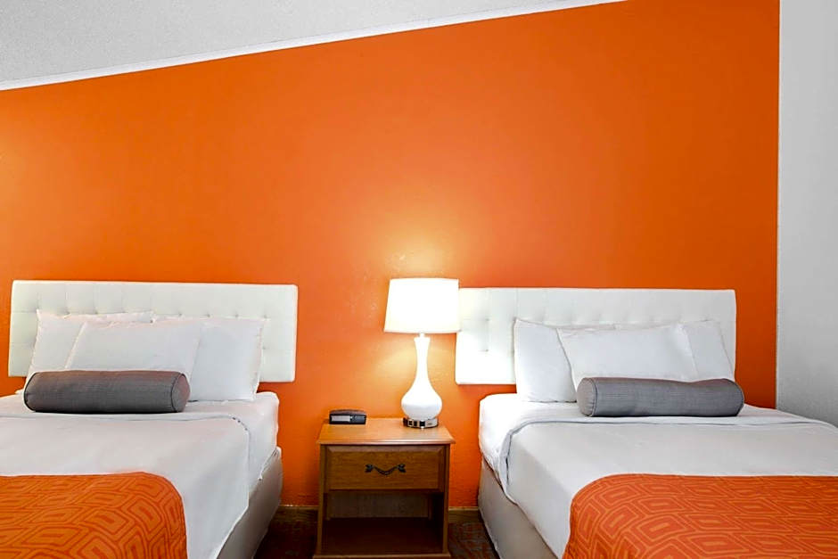 Howard Johnson by Wyndham Wilmington