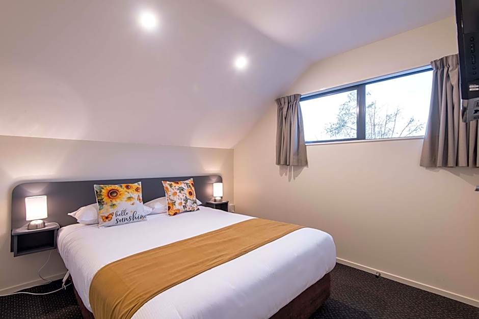 298 Westside Motor Lodge