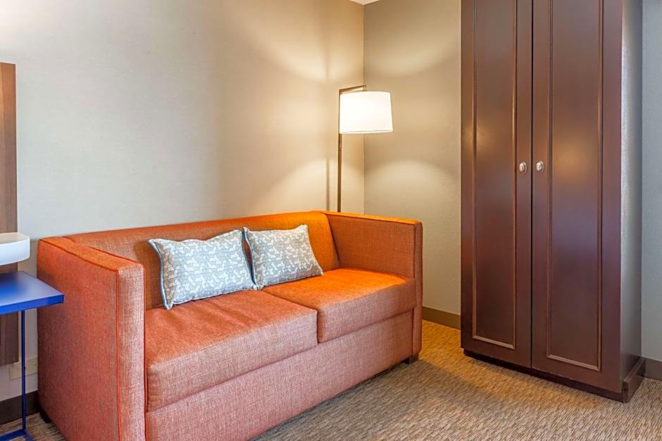 Hampton Inn By Hilton Madison East Towne Mall Area