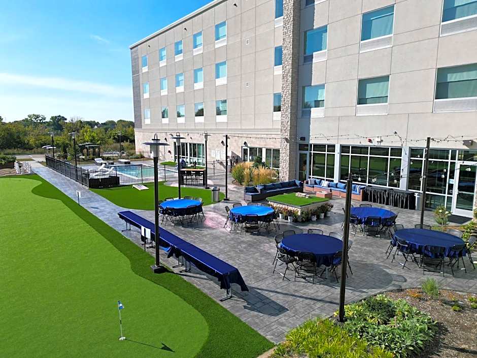 Holiday Inn Express & Suites Chicago Schaumburg By IHG