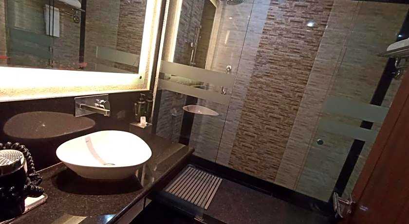 Ramada by Wyndham Varanasi Katesar