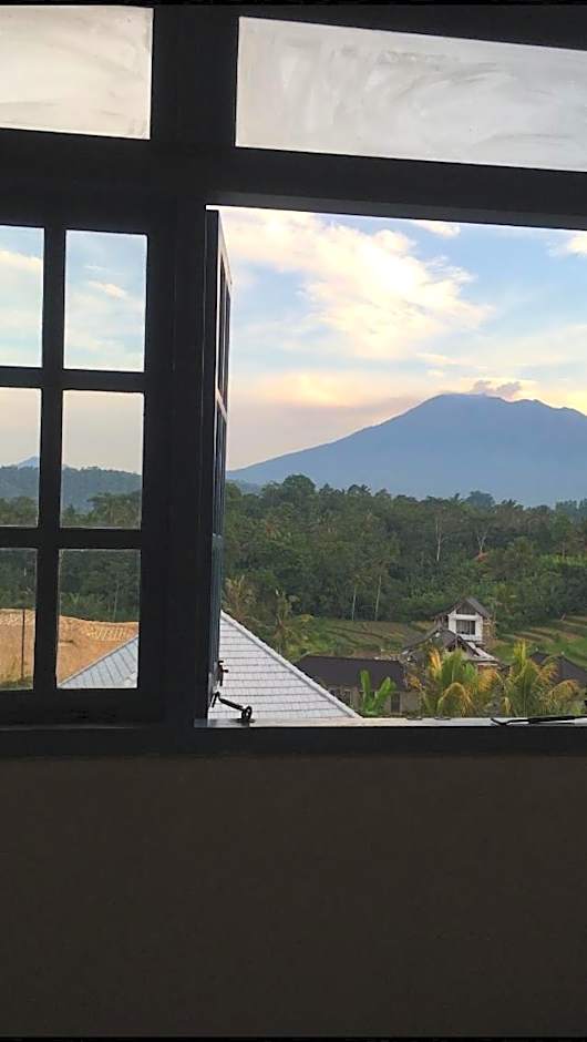 Amrita Villa Sidemen