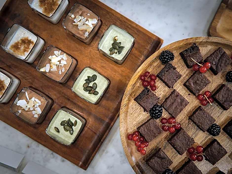 Queen'S Court Hotel & Residence