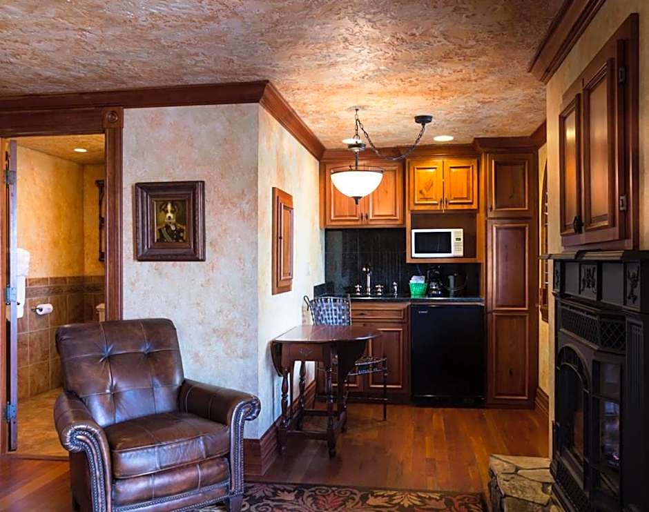 Landoll's Mohican Castle