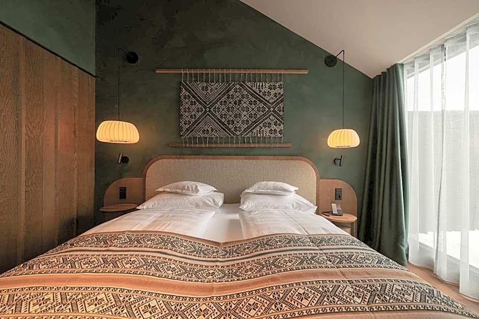 New Hotel Kristberg in Lech with SPA, outdoor pool and view