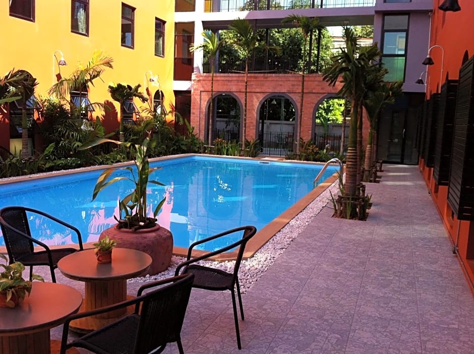 Baansuanprannok Hotel