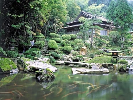 Izanro Iwasaki Ryokan