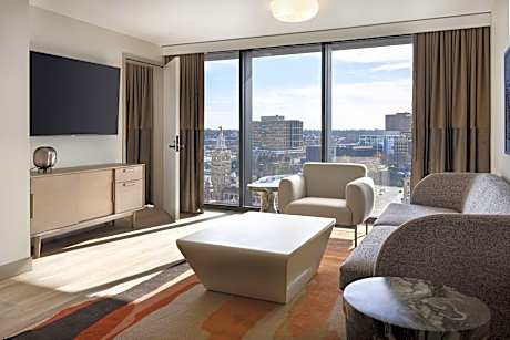 Giralda Suite, 1 Bedroom Executive Suite, 1 King, Sofa Bed, Plaza View, City View