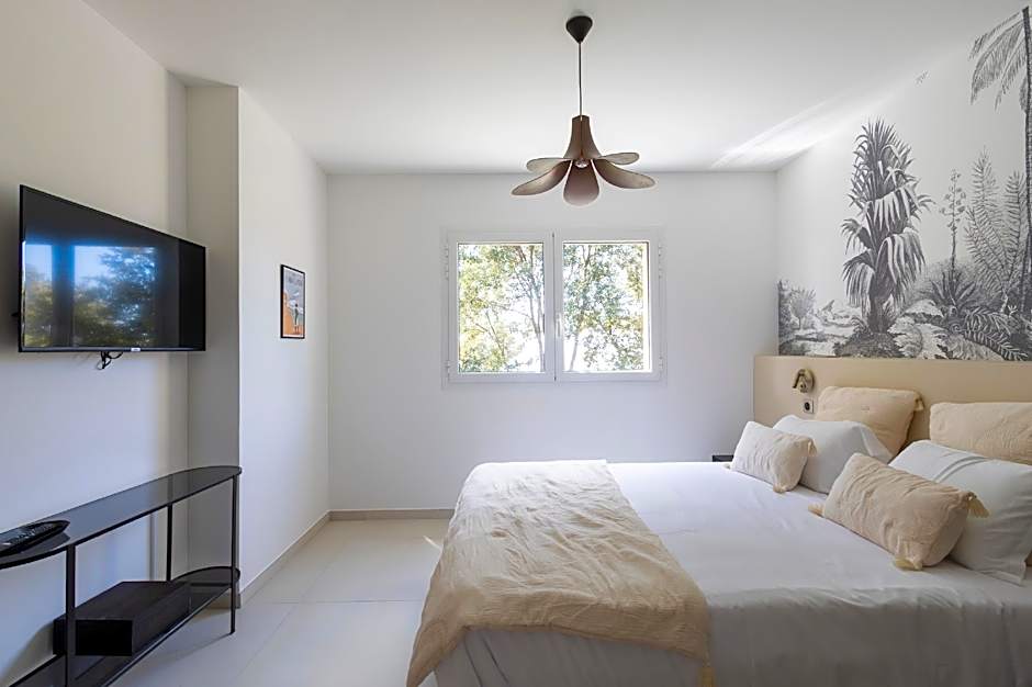 Photo 1 of 16 of 2 Bedroom Apartment, Sea View