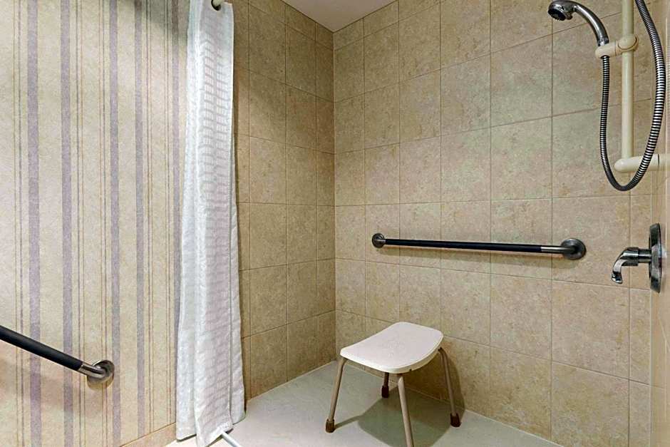 Travelodge by Wyndham Lloydminster