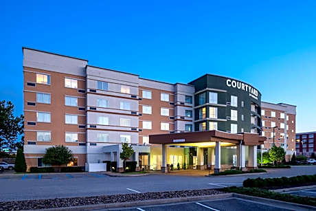 Courtyard by Marriott Charleston Downtown/Civic Center