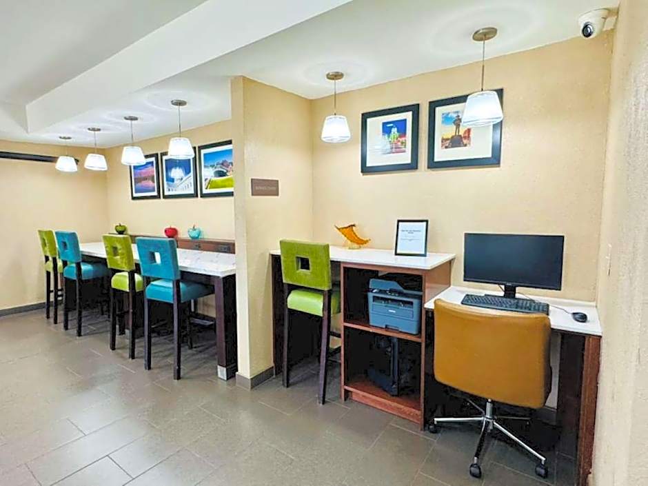 Comfort Inn & Suites Montgomery East Carmichael Rd