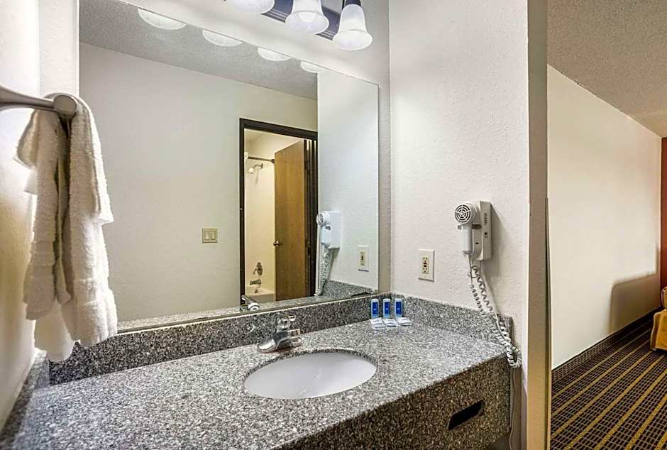 Rodeway Inn Cedar Rapids