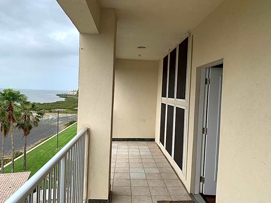 Blue Bay Inn And Suites