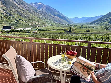 Residence Feldhof - Ferienwohnungen mit Bergblick im Vinschgau inklusive Guestpass