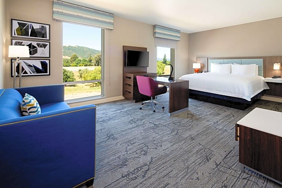 Hampton Inn By Hilton & Suites Gilroy, CA