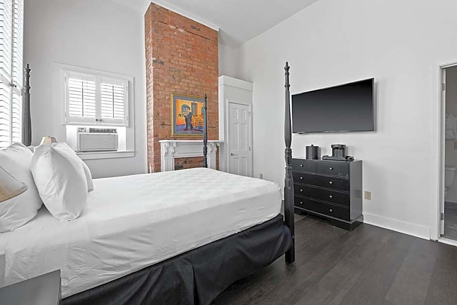 Photo 1 of 11 of Superior 1 Queen Bed