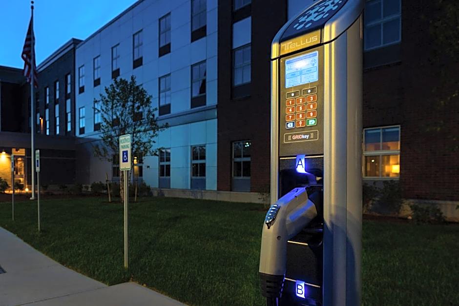 Courtyard by Marriott Edgewater NYC Area