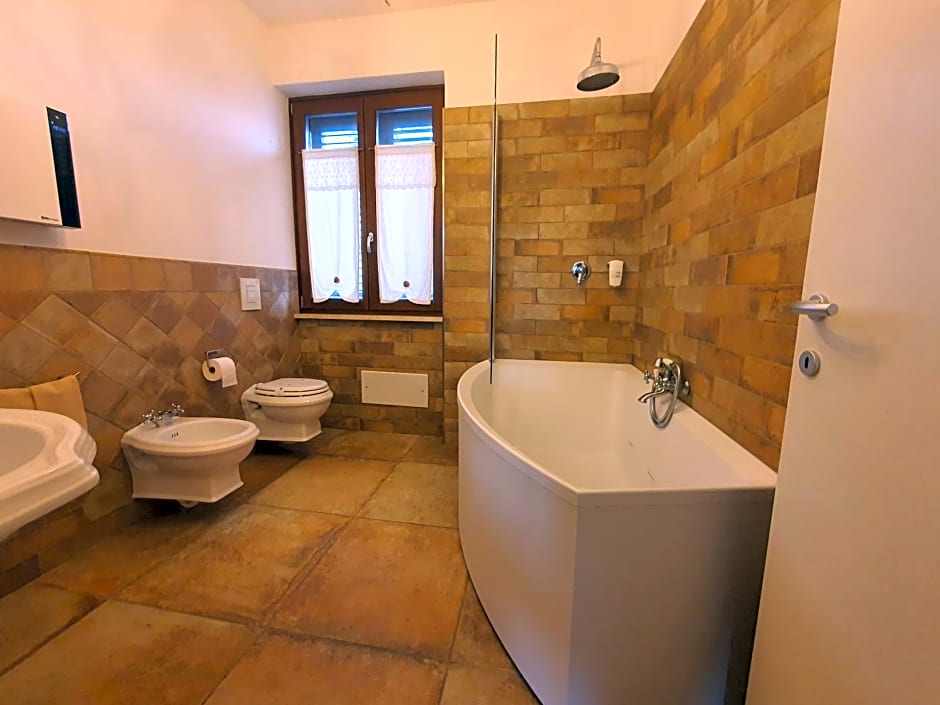 Villa Malvasio Pool and Jacuzzi Room Sassari