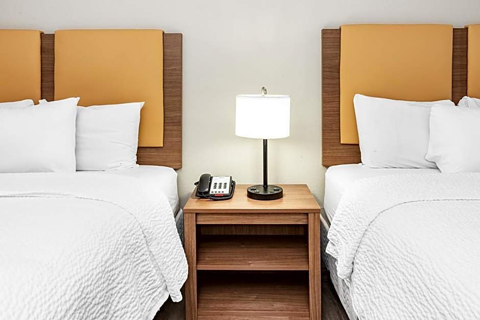 Days Inn & Suites by Wyndham Huntsville