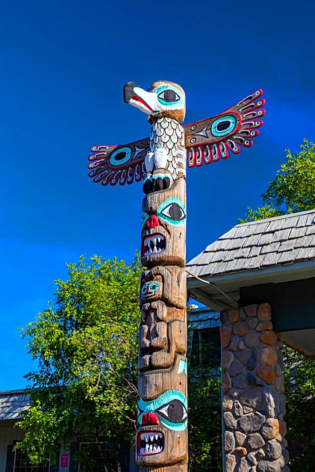 Coast Inn at Lake Hood