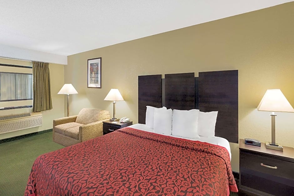 Days Inn & Suites by Wyndham Columbia Airport