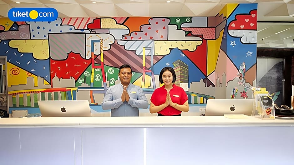 MaxOneHotels.com@Dharmahusada - Surabaya