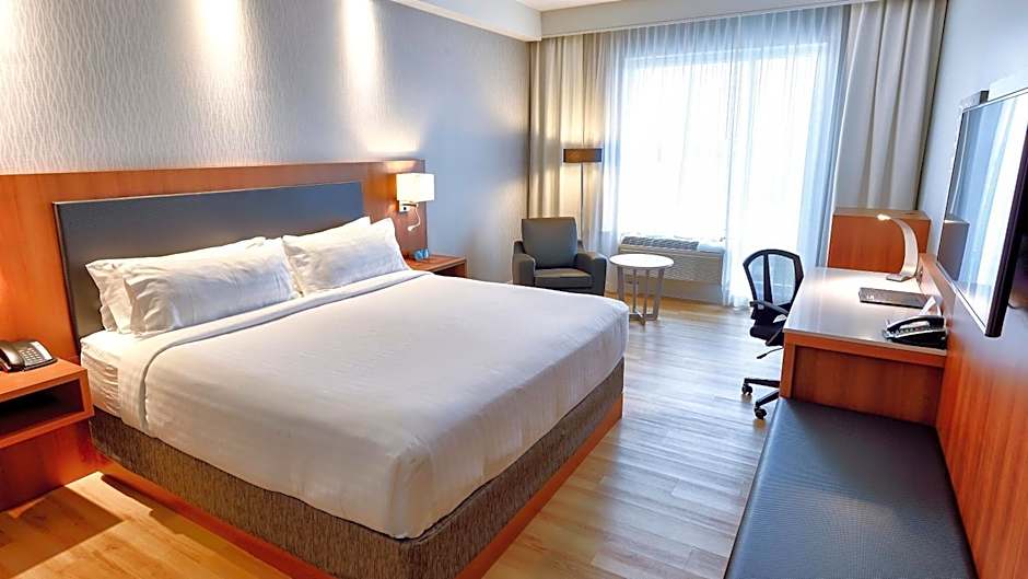 Holiday Inn Express & Suites Vaudreuil-Dorion By IHG