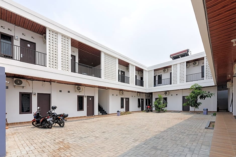 RedDoorz Plus Syariah near Mall Boemi Kedaton Lampung