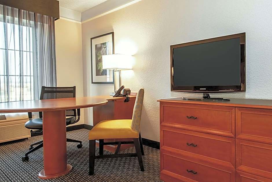 La Quinta Inn & Suites by Wyndham Ontario Airport