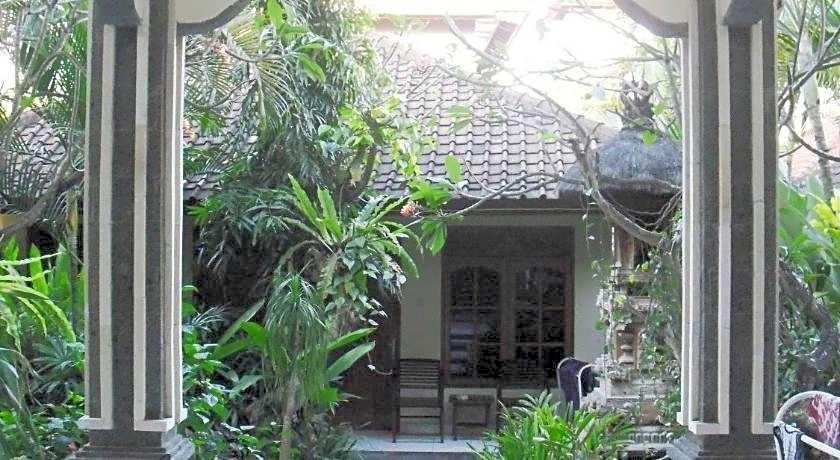 Adus Beach Inn
