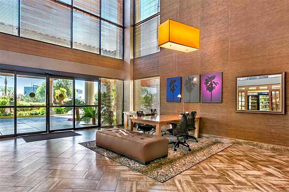 Best Western Plus Scottsdale Thunderbird Suites