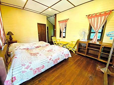 Quadruple Room with Private Bathroom