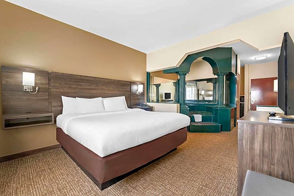 Comfort Suites near Robins Air Force Base
