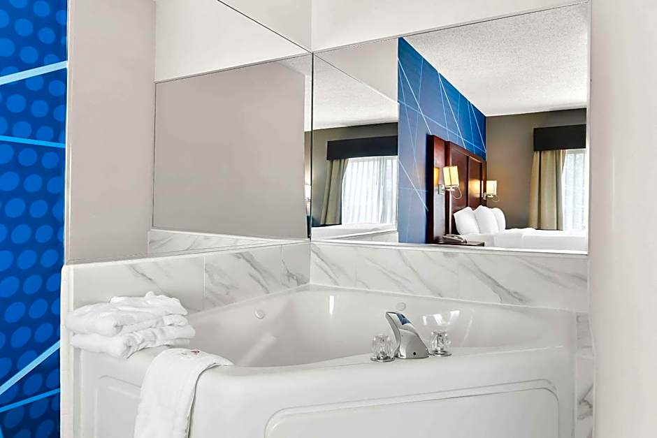 Comfort Suites Southfield/Detroit