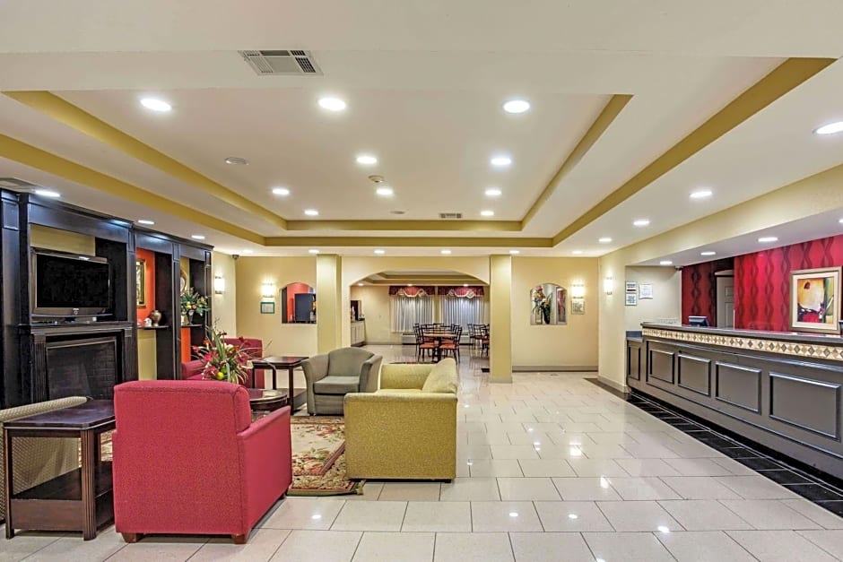 La Quinta Inn & Suites by Wyndham Canton