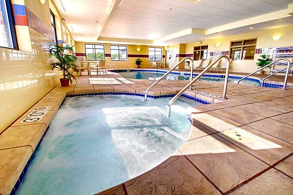 Hampton Inn By Hilton & Suites West Bend