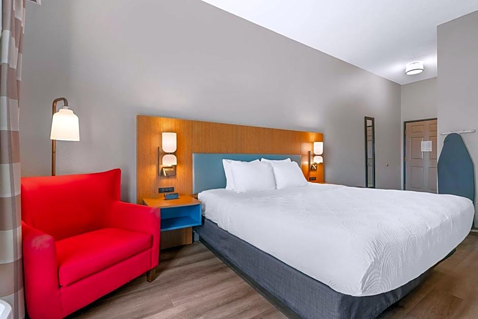 Country Inn & Suites by Radisson, West Bend, WI