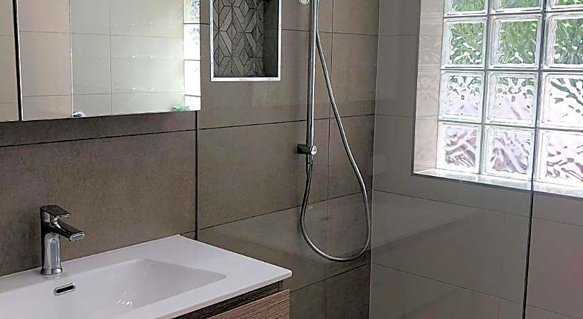 Sundeck Garden Apartments