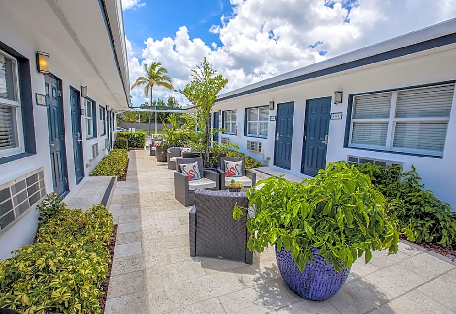 Hollywood Beach Suites and Hotel