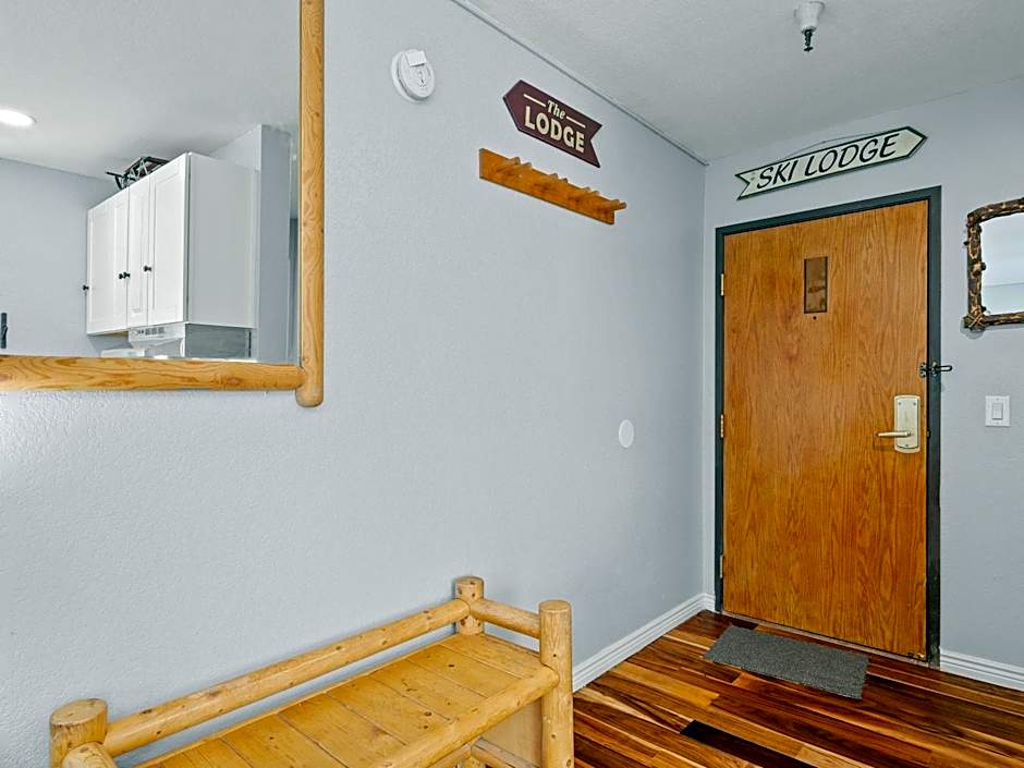 Carriage House Condominiums by All Seasons Resort Lodging